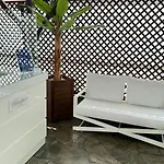 Amaryllis House